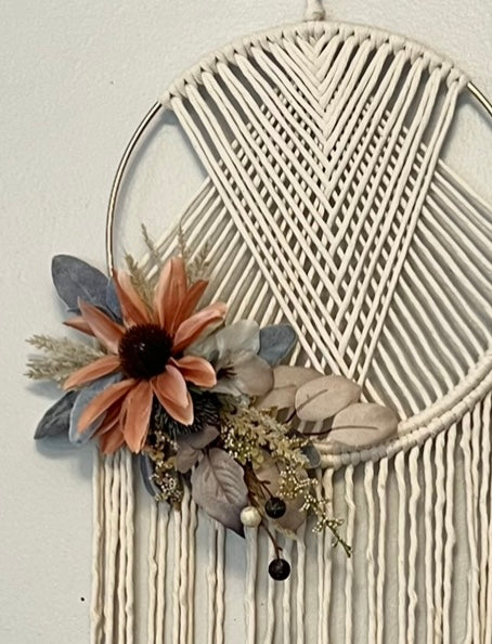 floral circular macrame wall hanging (10”)