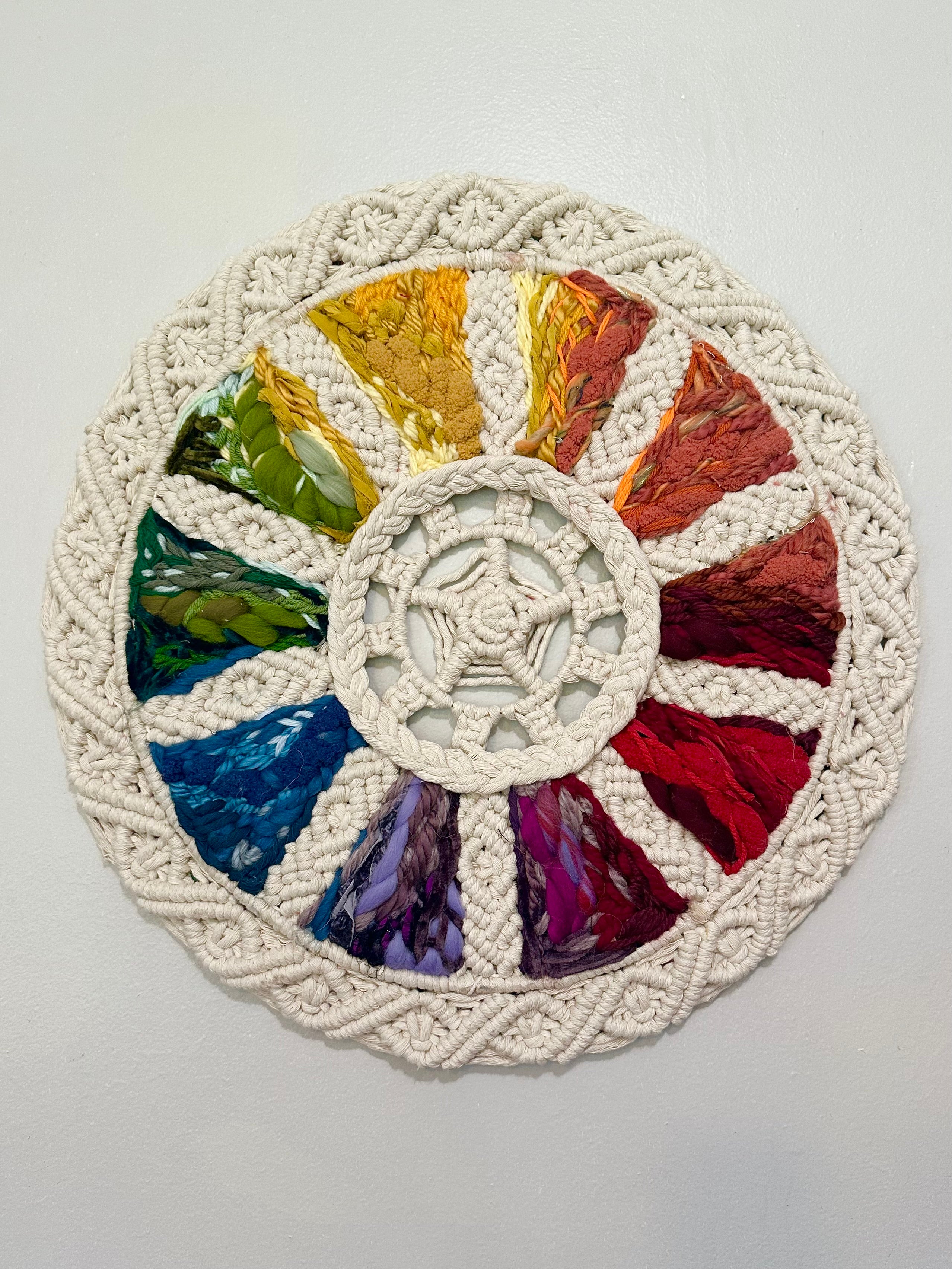 Color wheel – i literally can knot macrame